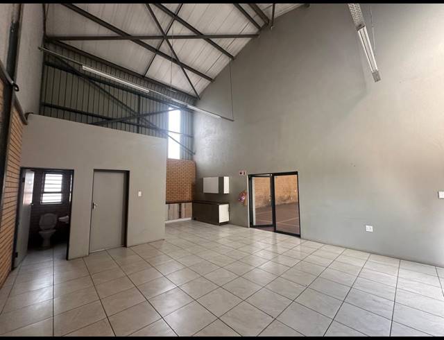 186.03M² WAREHOUSE TO LET IN CLAYVILLE